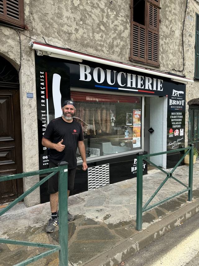Enseigne & signalétique — Boucherie Briot : enseigne habillage vitrine boucherie touet sur var