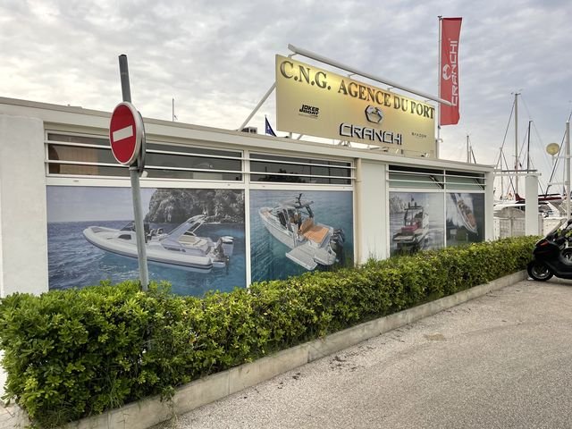 Enseigne & signalétique — Cng Agence Du Port : enseigne caisson lumineuse potence