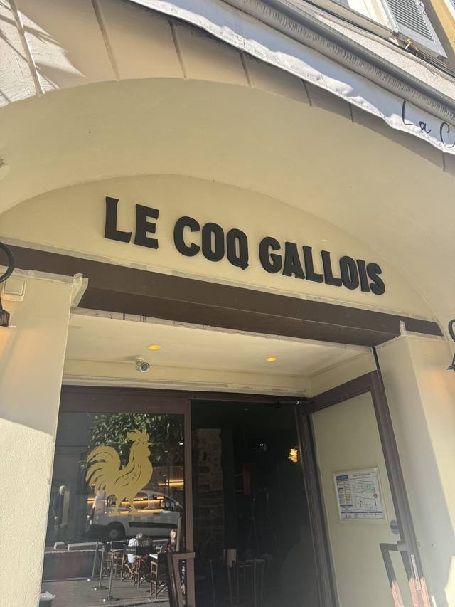 Enseigne & signalétique — Le Coq Gallois : lettres decoupees relief restaurant