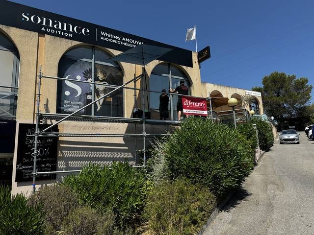 Enseigne & signalétique — Sonance Audition : enseigne bandeau facade immeuble