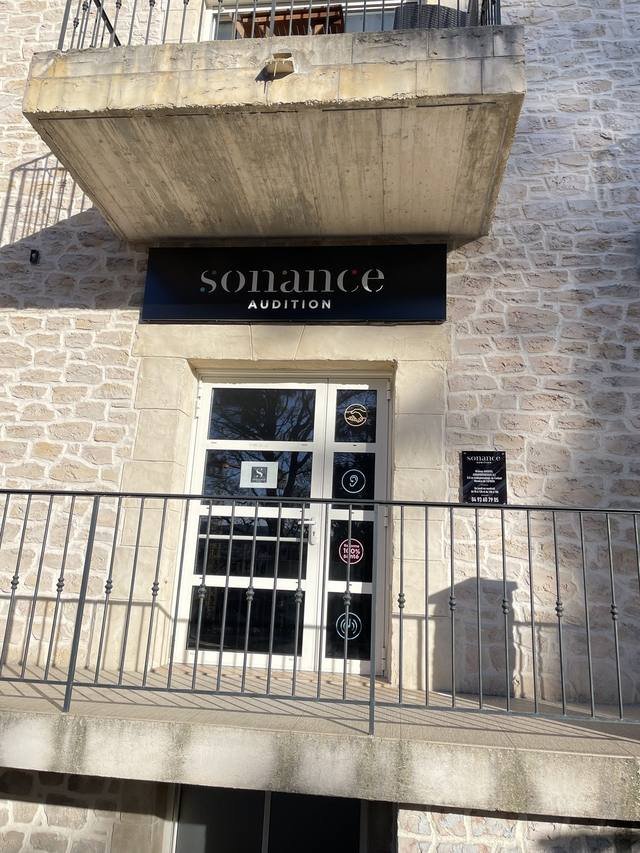 Enseigne & signalétique — Sonance Audition : enseigne facade immeuble audioprothesiste