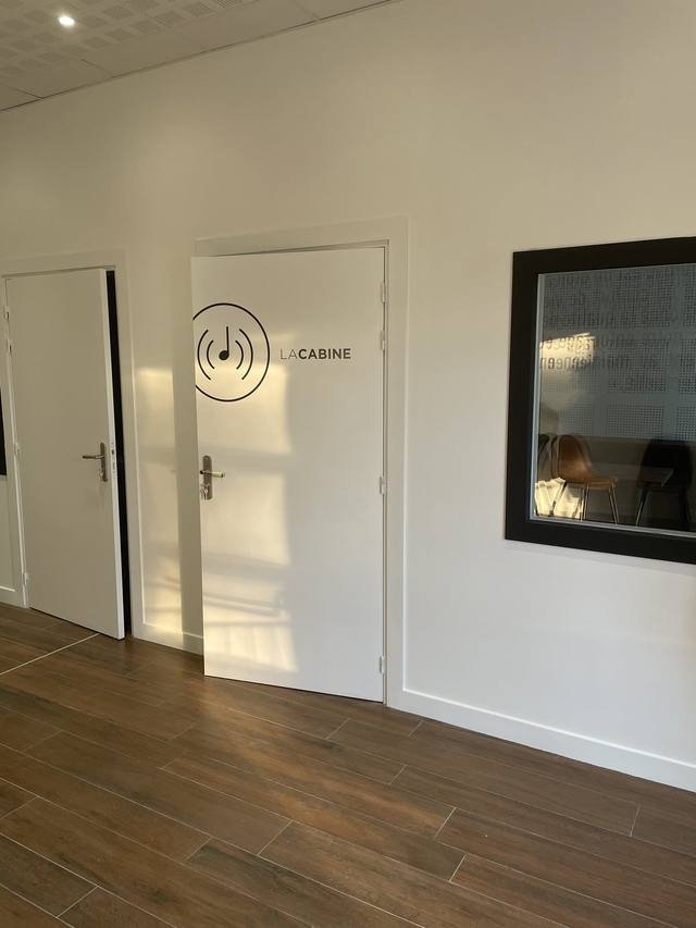 Enseigne & signalétique — Sonance Audition : signaletique porte cabine audition