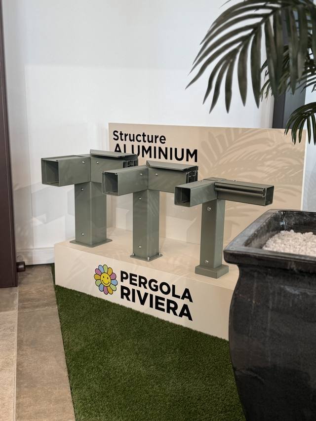 Impression grand format — Pergola Riviera : plv presentoir showroom structure aluminium