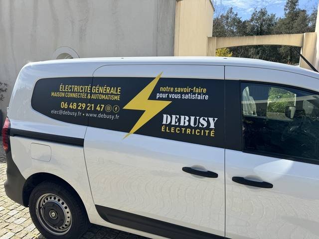 Marquage véhicule — Debusy Électricité : marquage utilitaire electricite generale