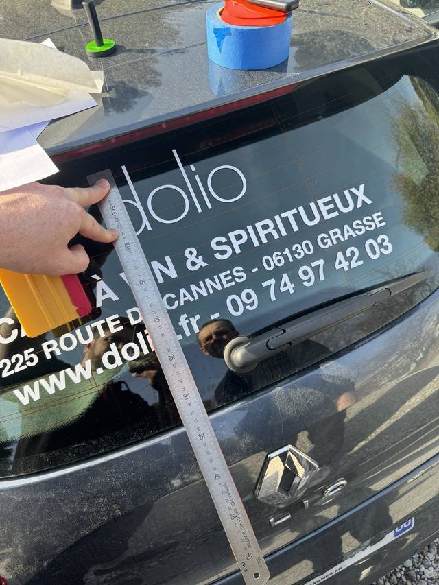 Marquage véhicule — Dolio : lettrage vitre arriere cave a vin grasse